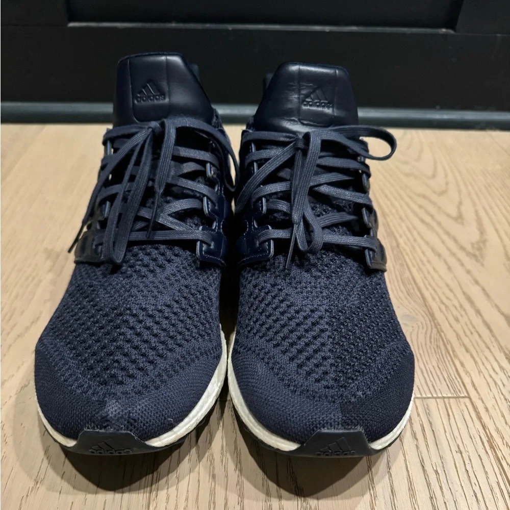 Pre owned  NAVY Ultra Boost - Picture 2 of 6